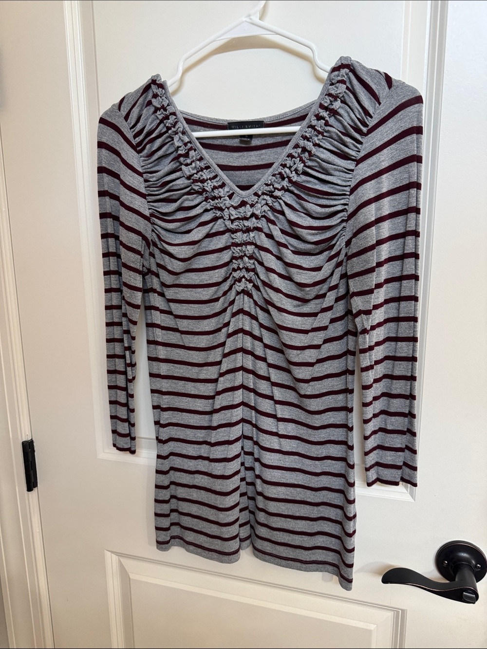 Willi Smith Gray & Burgundy Ruched V-Neck Striped Long Sleeve Top
